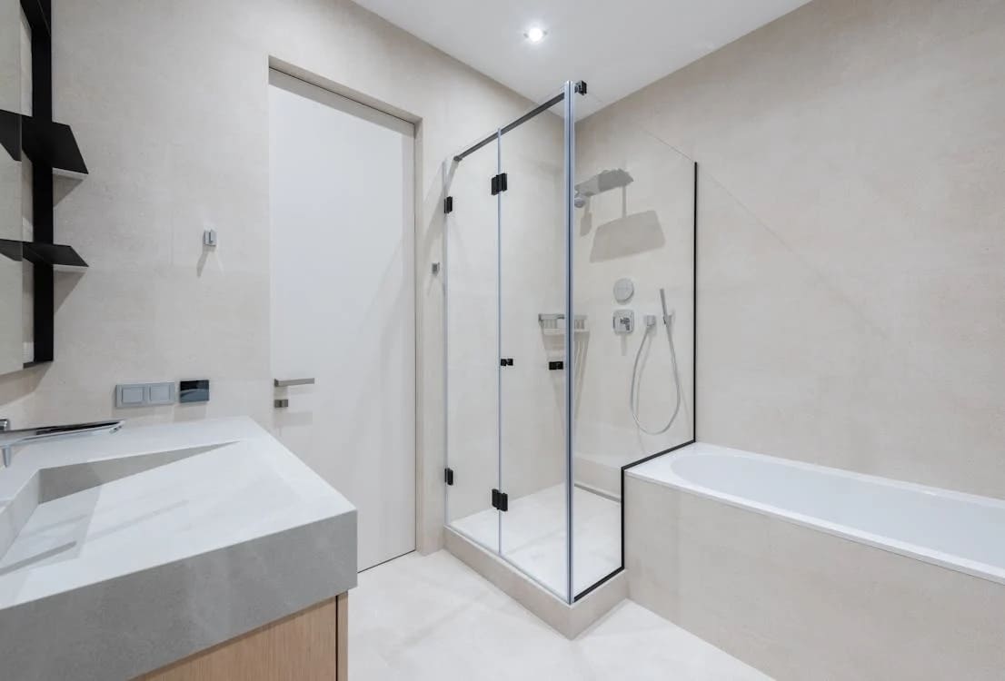 vách tắm kính mở quay