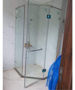 phòng tắm kính 135 độ