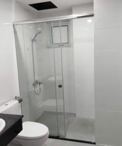 vách tắm kính mở trượt dùng ray hộp nhôm