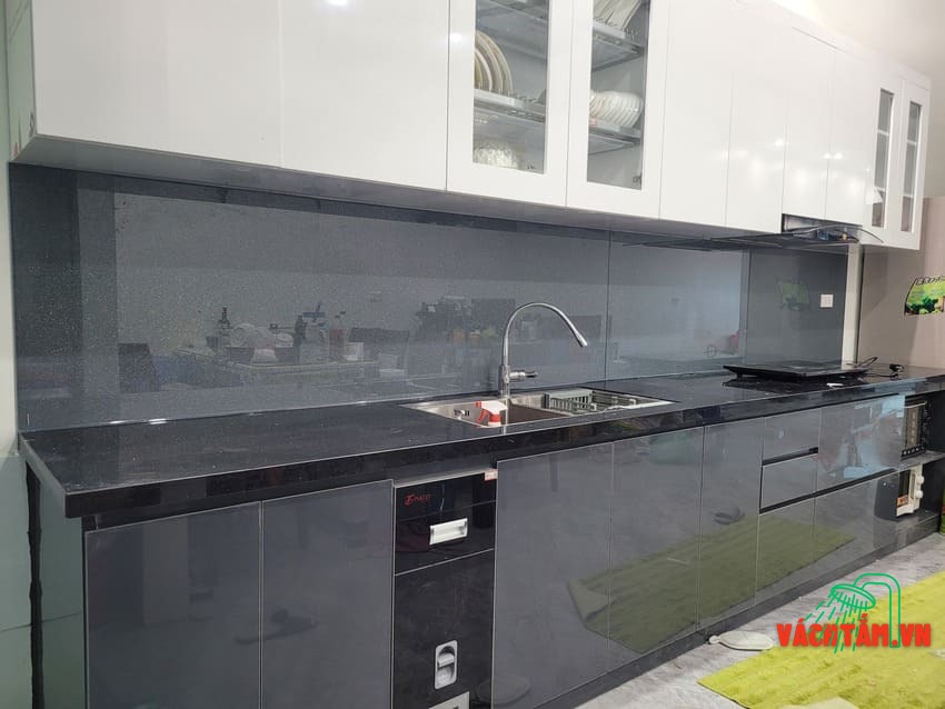 Mẫu kính màu ghi sang trọng Kính ốp bếp màu ghi