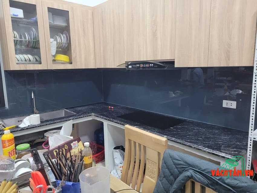 Bề mặt kính bếp dễ lau chùi Kính bếp dễ vệ sinh