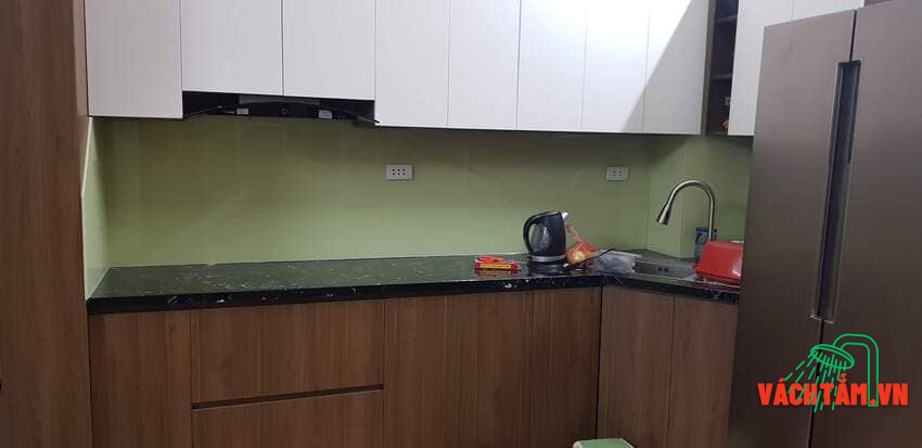 Kính bếp kem sữa nhẹ nhàng Kính ốp bếp màu kem sữa