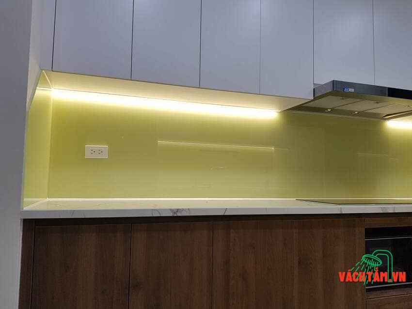 Kính bếp kem sữa nhẹ nhàng Kính ốp bếp màu kem sữa