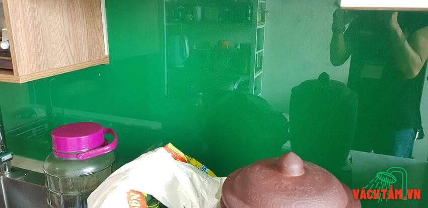 Kính ốp bếp Hải Long - Kính cường lực sơn màu theo yêu cầu Kính ốp bếp Hải Long màu xanh cốm