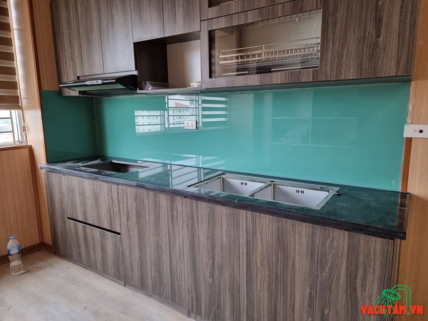 Mẫu kính xanh ngọc hiện đại Kính ốp bếp màu xanh ngọc